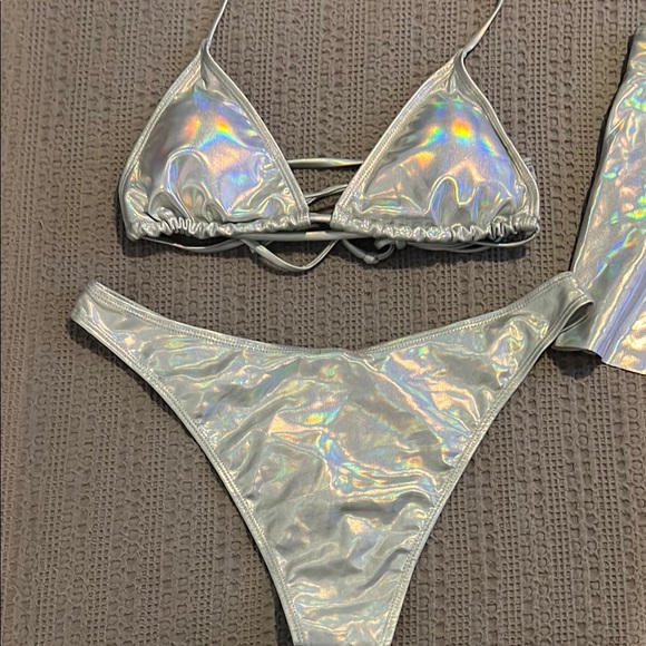 Iridescent Bikini Set with Skirt - Picture 5 of 6